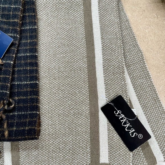 CHAPS & SAKKAS, NWT, WINTER SCARVES. - Picture 7 of 9